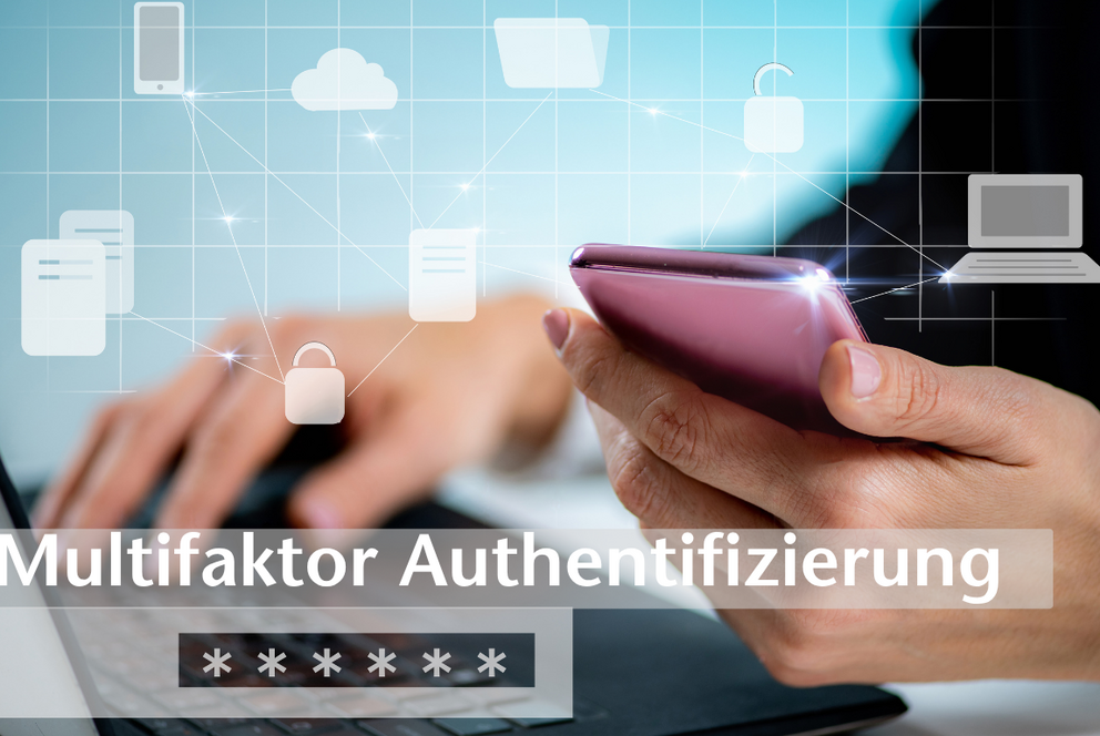 Frau mit Handy und Laptop