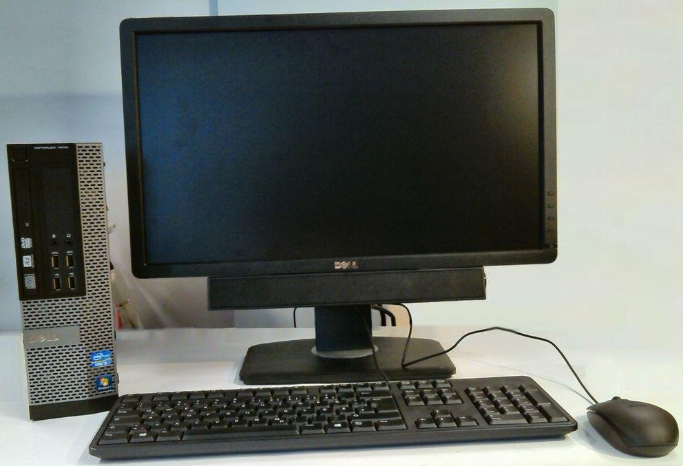 Vorderansicht eines fertig aufgebauten PCs Vorderansicht eines fertig aufgebauten PCs