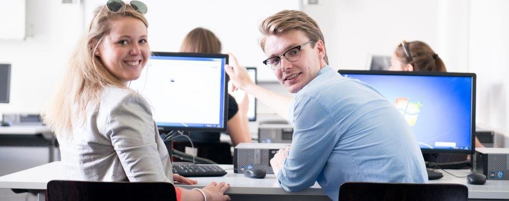 Studierende in einem PC-Pool